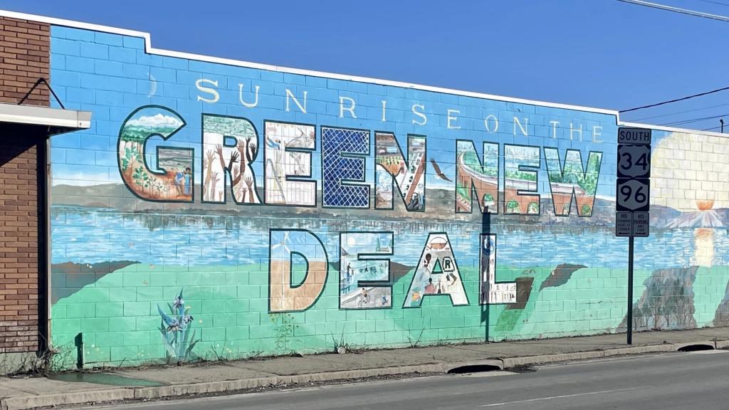 A mural that reads Sunrise on the Green New Deal