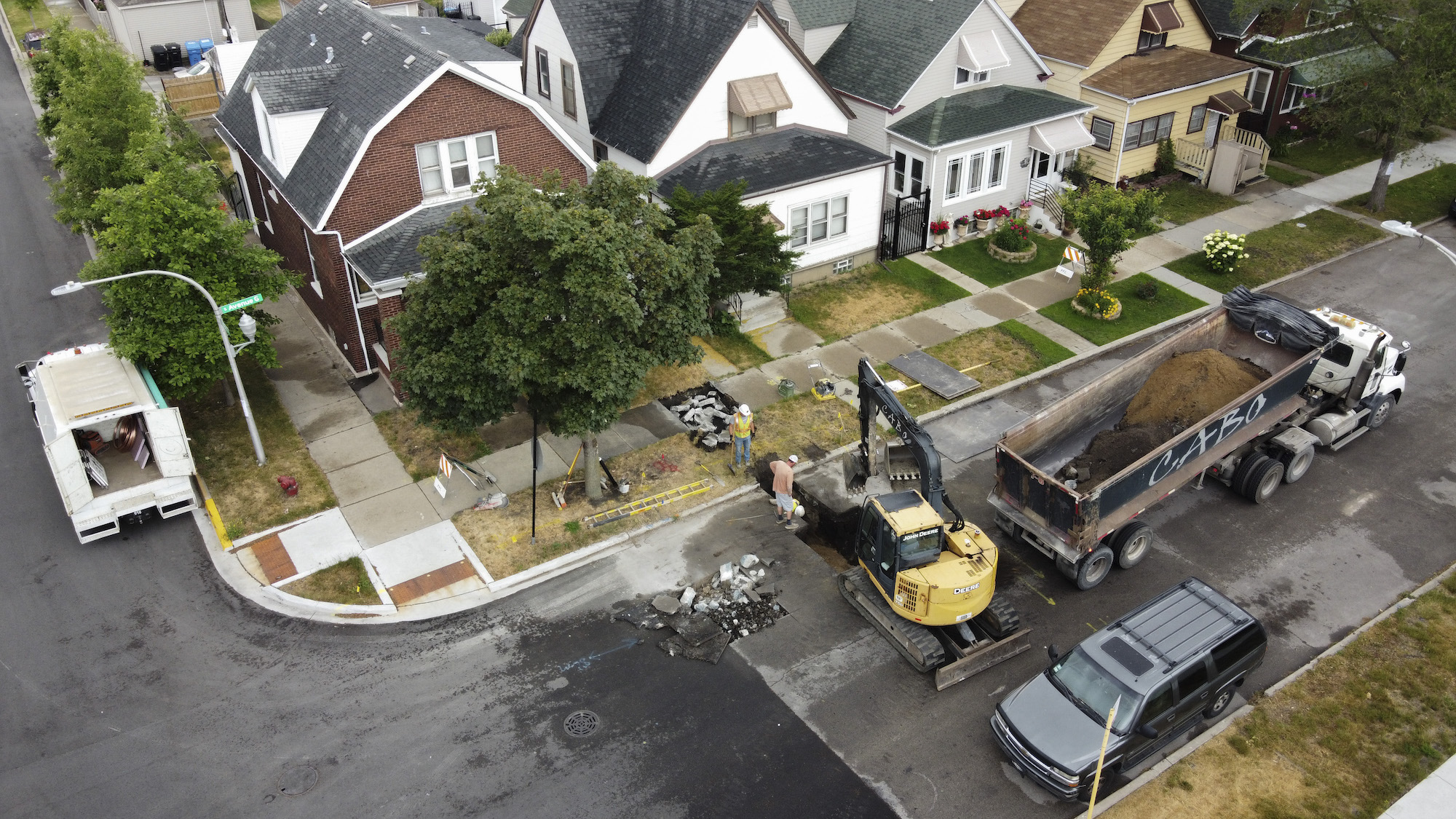 a drone shot of construction at a house in chicago