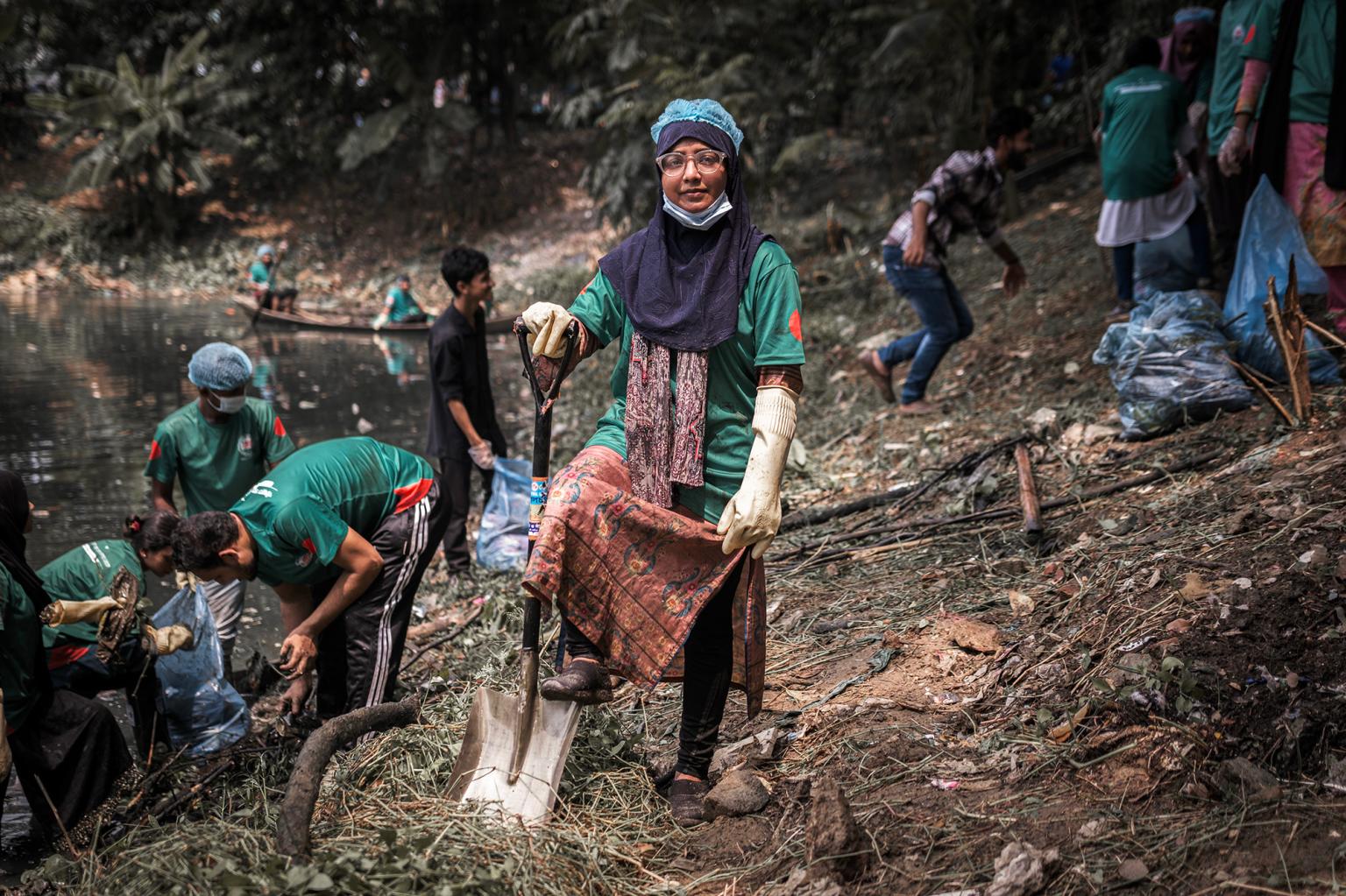 Volunteers in Bangladesh fight climate-fuelled disease at its source
