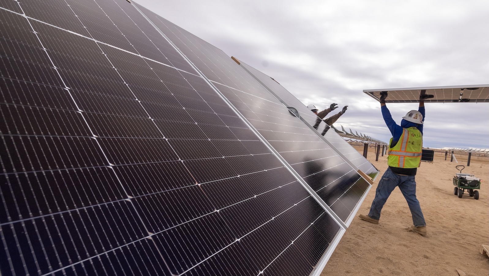 grist.org - Matt Simon - Trump is trying to kill clean energy. The market has other plans.