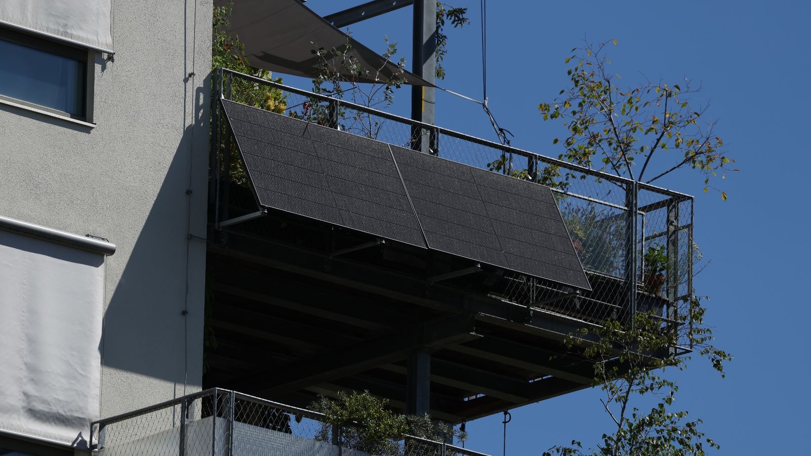 Balcony solar is taking state legislatures by storm