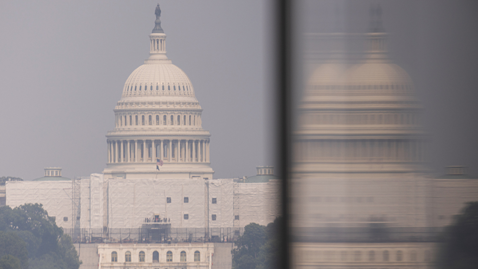 Photo of U.S. Capitol building is shrouded in haze from wildfire smoke