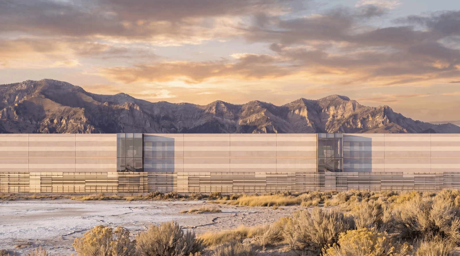 grist.org - Leia Larsen - The world's largest data center was supposed to run on 100% natural gas. Utah's Republican governor says 'never.