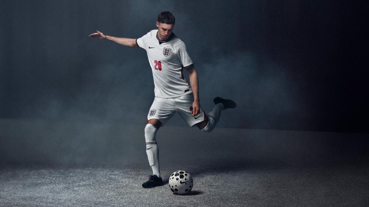 British soccer player Cole Palmer kicks the ball.