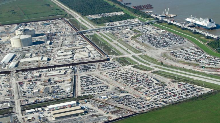 A picture of a sprawling liquefied natural gas export terminal, Plaquemines LNG, along the Mississippi River.