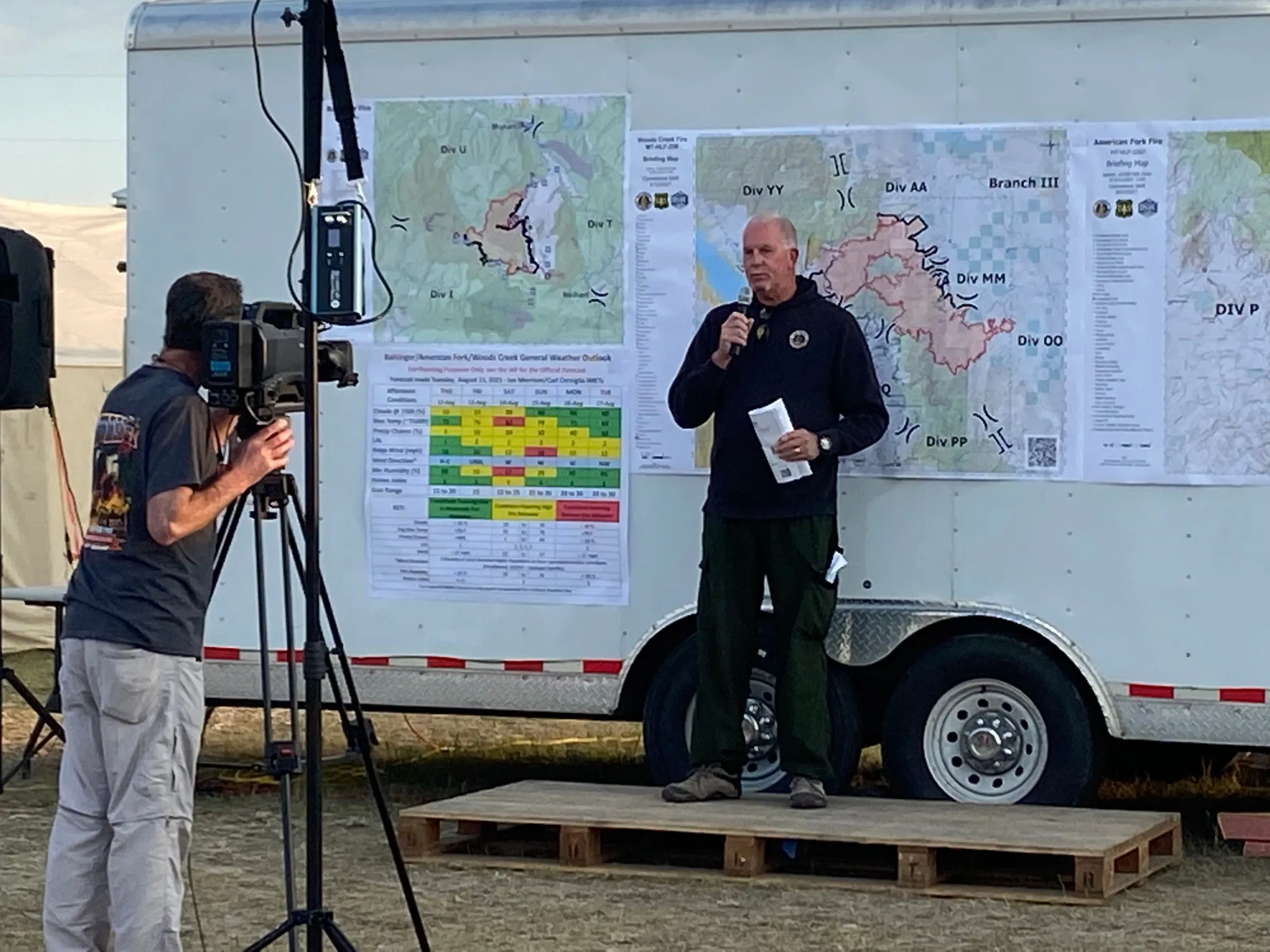 Incident commander Dan Dallas gives a briefing on the Divide Complex Wildfire in the Helena-Lewis and Clark National Forest in 2021.
